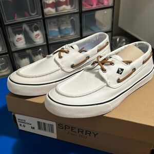 Men’s size 8 white sperry loafer